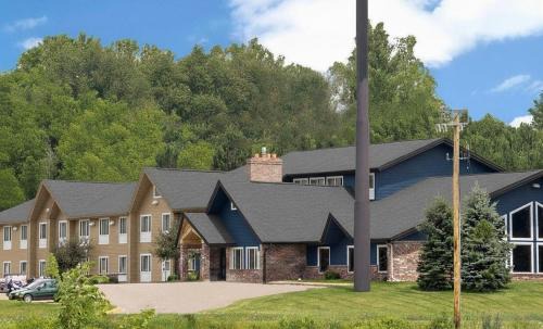 Baldwin Hotel | AmericInn by Wyndham Baldwin
