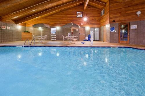 Coon Rapids Hotel | AmericInn by Wyndham Coon Rapids