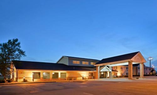 Marshall Hotel | AmericInn by Wyndham Marshall