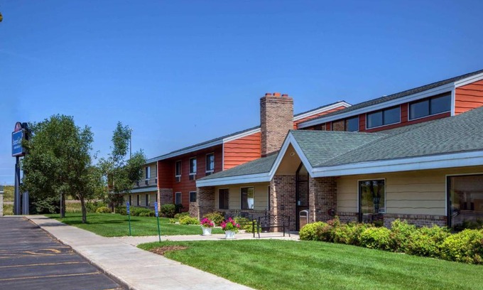 Worthington Hotel | AmericInn by Wyndham Worthington