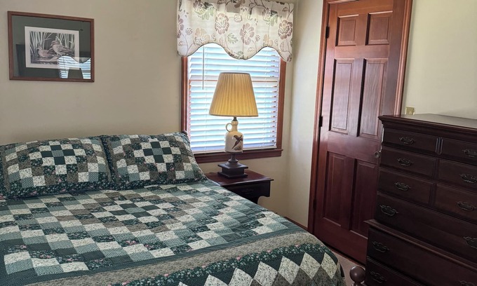 Painter House | Ames Ridge a Quiet 3-bedroom farmhouse in Painter VA
