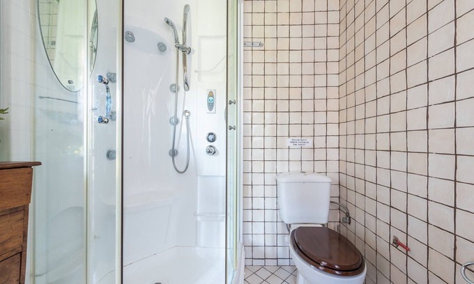 Egira House | Ampelos Estate –10+ people estate on private ranch