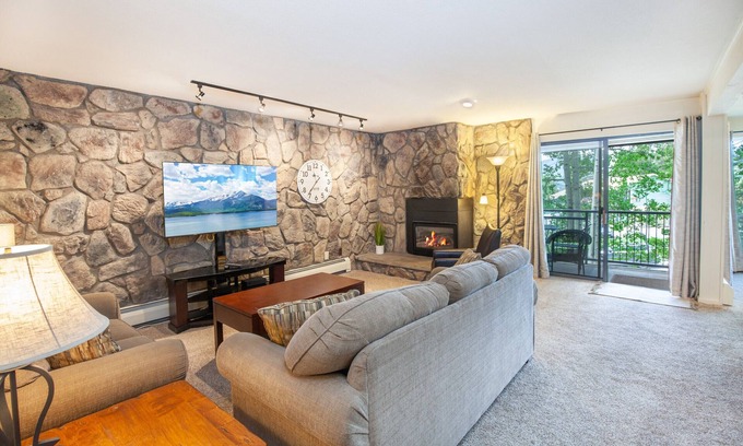 Dillon Condo | Amphitheater | Lake View, Pool-Hot Tub