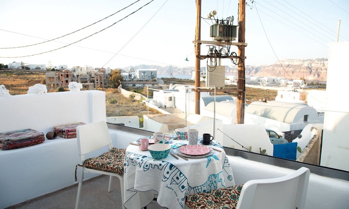 Akrotiri House | Amphora Lover's Studio in Akrotiri, Thira