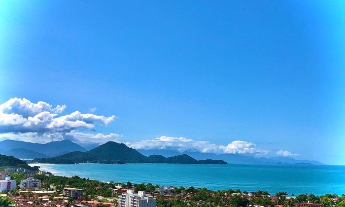 Toninhas Apartment | Amplo apê condomínio piscina Toninhas Ubatuba