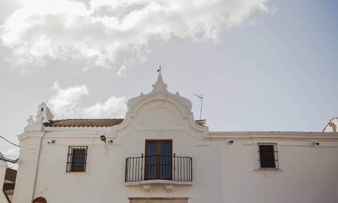 Villalba de los Barros House | An 18th century villa with renovated spirit