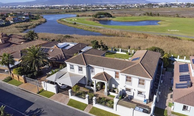 Sunset Beach Villa | An amazing villa overlooking the golfcourse and only 5 minute walk to the beach.