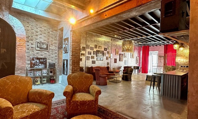 Marvila Apartment | An art gallery, loft in the trendy alternative district of Marvila, Lisbon, PT