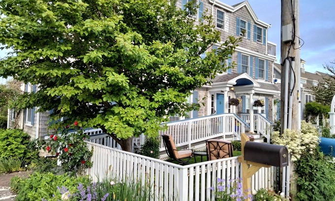Dennis Port Bed & Breakfast | An English Garden Bed & Breakfast