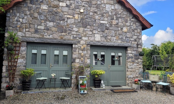 Ashbourne Cottage | An Irish welcome. Quiet Country Cottage close to Dublin Airport & City