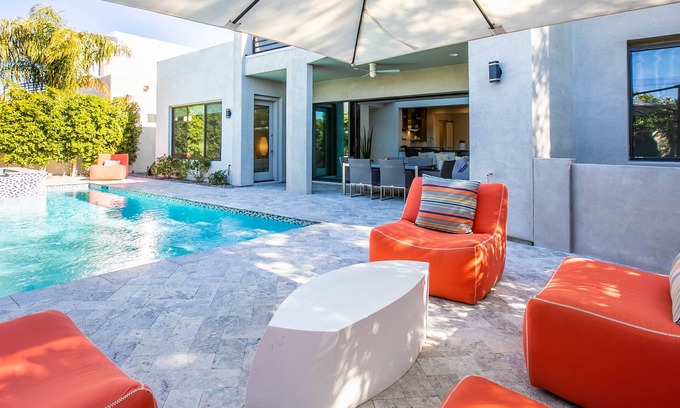 Fashion Square Villa | An Unforgettable Modern Luxury Villa Neighboring Fashion Square