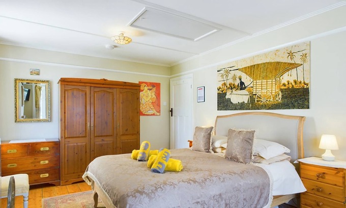 Ryde Ski Chalet | Anchor Down close to the beach cafes and restaurants