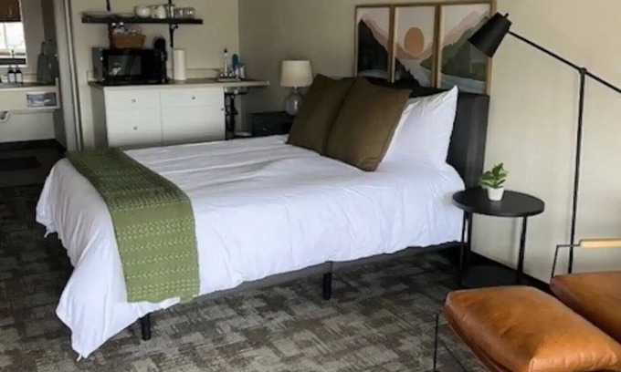 Anchor Point Hotel | Anchor Point Stays - Room 8
