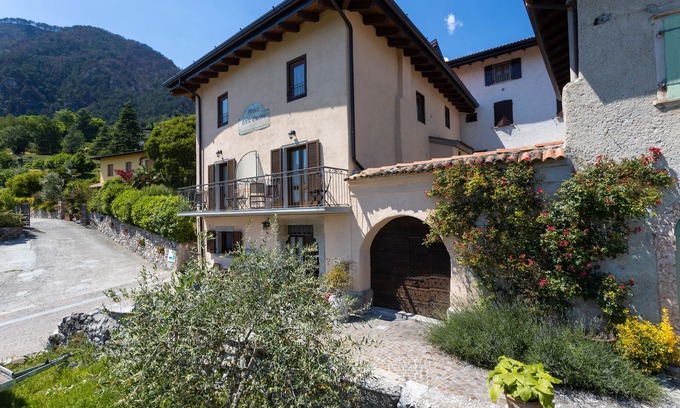 Vesio Apartment | Ancient Court Geneva - Ap. Artù Lake Garda