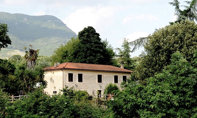 Sezze House | ANCIENT FARMHOUSE SURROUNDED BY GREENERY