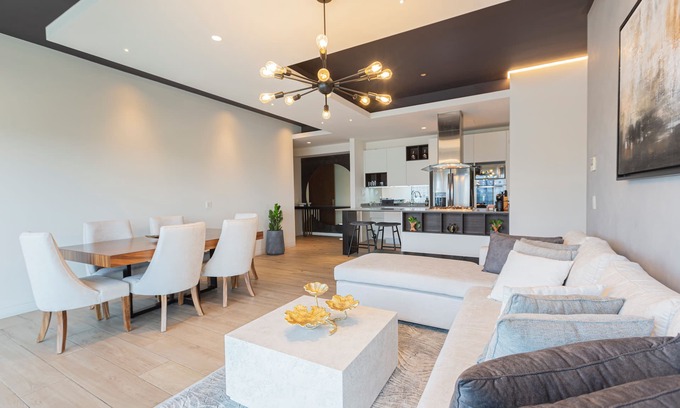 Financial District Apartment | Andares City Views Apt- Shopping & Lifestylenn