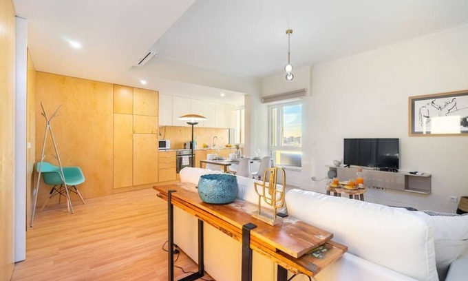 Penha de Franca Apartment | Anjos 10 View | New | AC | Elevator | Families