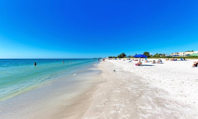 Holmes Beach House | Anna Maria Island Edgewater Bungalow