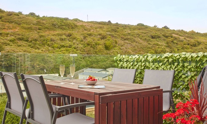 Polzeath Apartment | Anneth Lowen is a large four-bedroom detached house, just a short stroll from the bustling beaches o