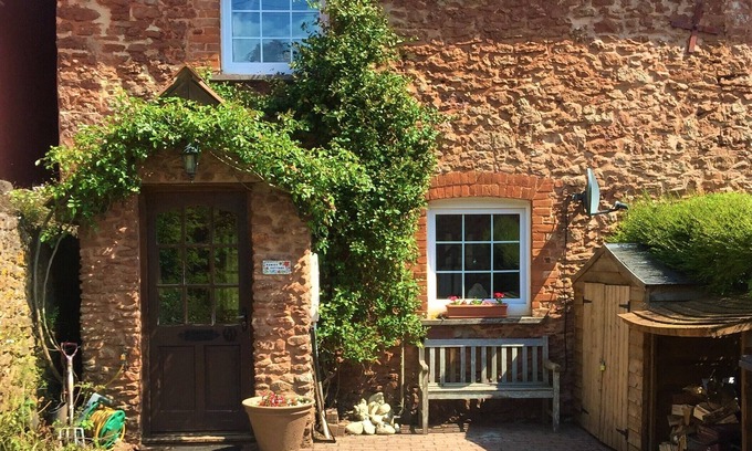 Long Barn Cottage | Annies Cottage: Beautiful red stone cottage in the heart of Somerset