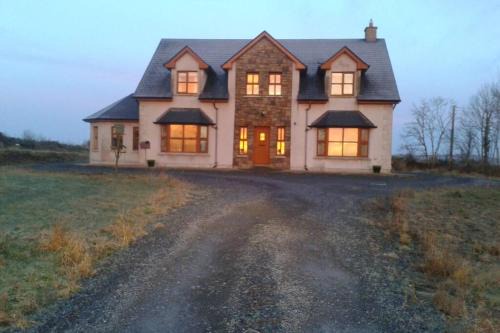 Connacht House | Annies Meadow.