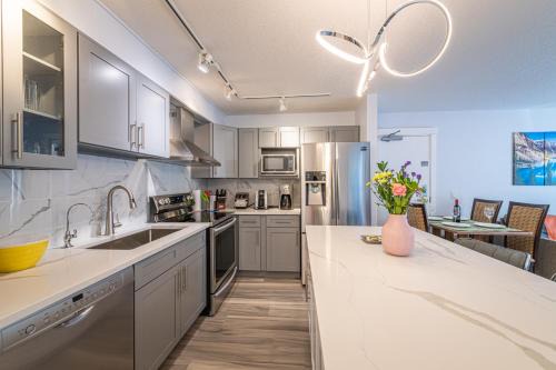 Canmore Apartment | Anniversary and Honeymoon 1 Bedroom Suite 168