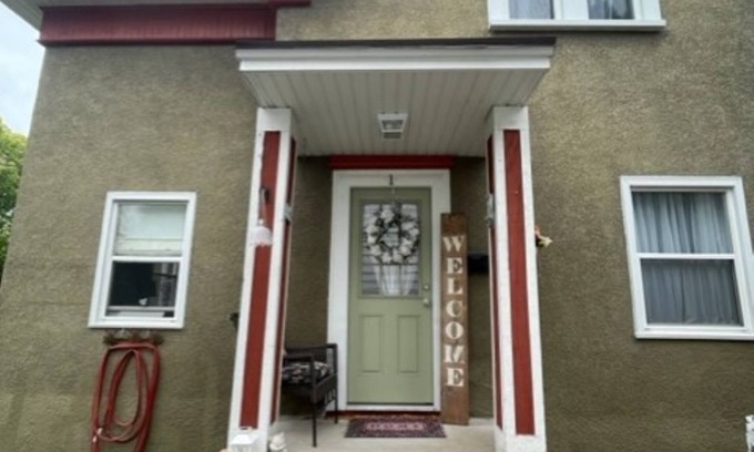 Anoka Apartment | Anoka 1 bedroom Apartment in Old Victorian House