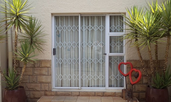 Bloemfontein House | Anri Guesthouse Self-catering accommodation