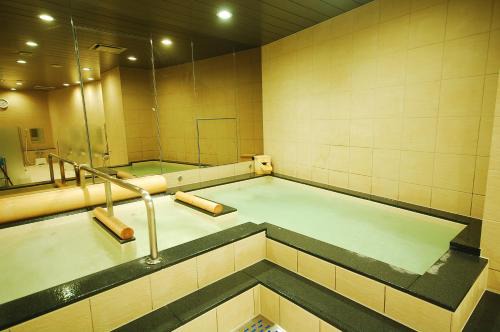 Shinbashi Hotel | Anshin Oyado Ginza Shimbashi Station - For Men