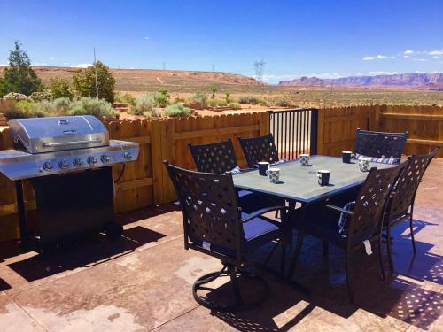 Page House | AntelopeCanyonHouse w VIEW offering Deals for two couples pets okay