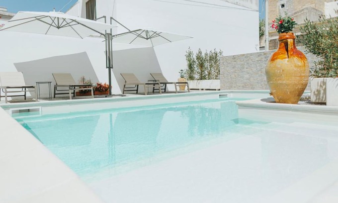 Lecce Bed & Breakfast | ANTICA VILLA La Viola, Suite with private pool