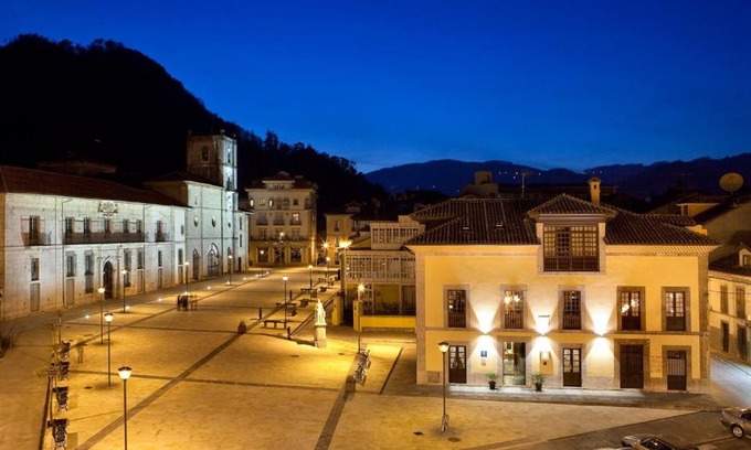 Pravia Hotel | Antiguo Casino Hotel