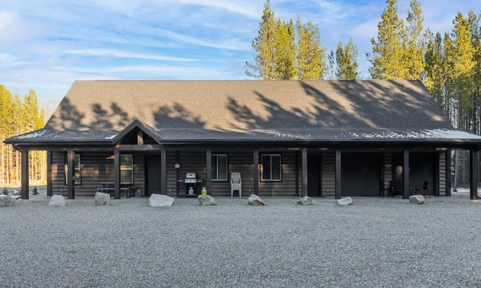 Valemount House | Antler Ridge Cabin Rental