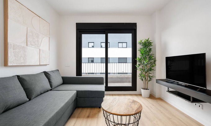 San Sebastian de los Reyes Apartment | apartamento reformado con garaje y piscina de alquiler temporal