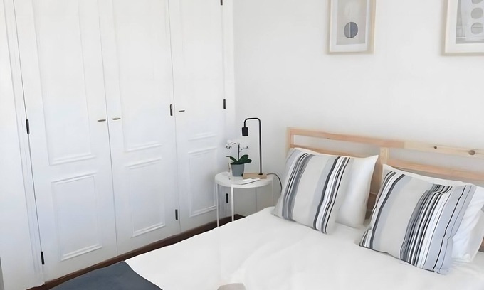 Vila Real Santo Antonio Apartment | Apartment 'Da Vila' with Balcony, Wi-Fi and Air Conditioning