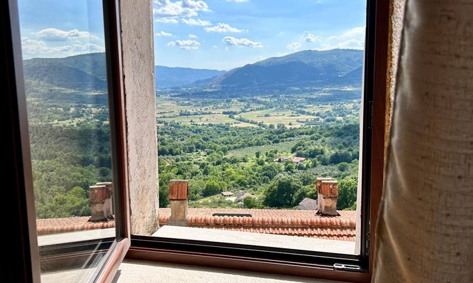 San Donato Val Di Comino Apartment | Apartment In Downtown San Donato Val di Comino