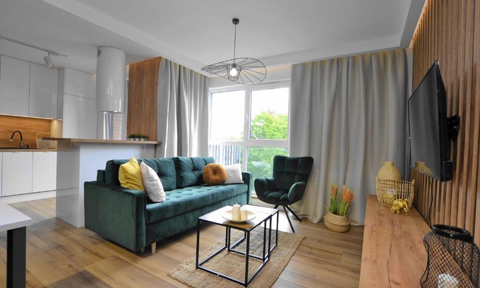 Gliwice Apartment | APARTAMENT KRÓLOWEJ BONY- z garażem Centrum Gliwic