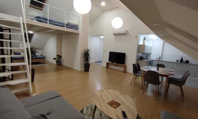 Bielsko-Biala Apartment | Apartament"Nad Niwką 7" z bezpłatnym zamykanym parkingiem