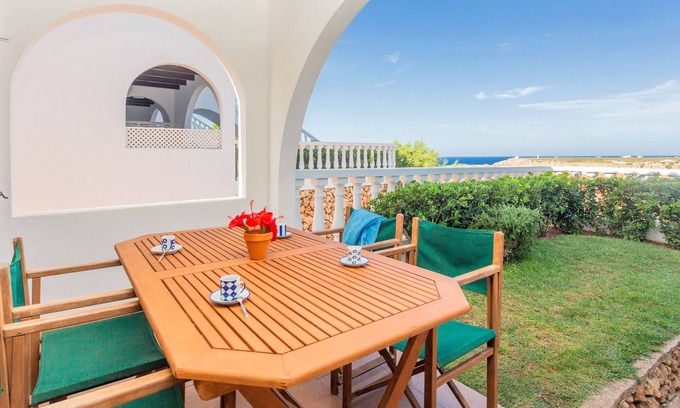 Arenal d'en Castell Apartment | Apartamento en Arenal en Castell with Pool, Garden & Wi-Fi