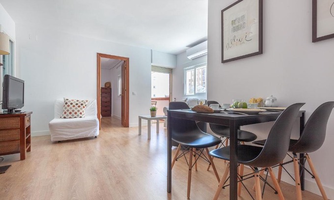 La Buhaira Apartment | Apartamento luminoso y acogedor en Sevilla. A/C.