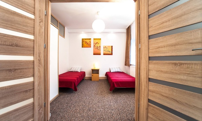 Wawer House | Apartamenty Dobranoc - mały dom w cichej dzielnicy Warszawy
