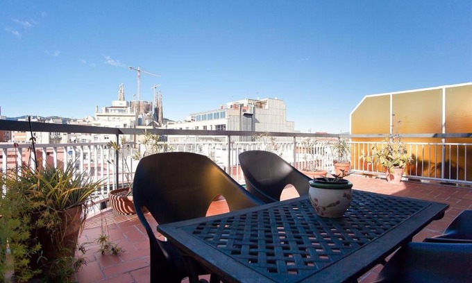 el Fort Pienc Apartment | ApartEasy - Atic Sagrada Familia