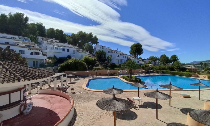 Teulada Apartment | Apartement with lovely views on the outskirts of Moraira, close to shops.