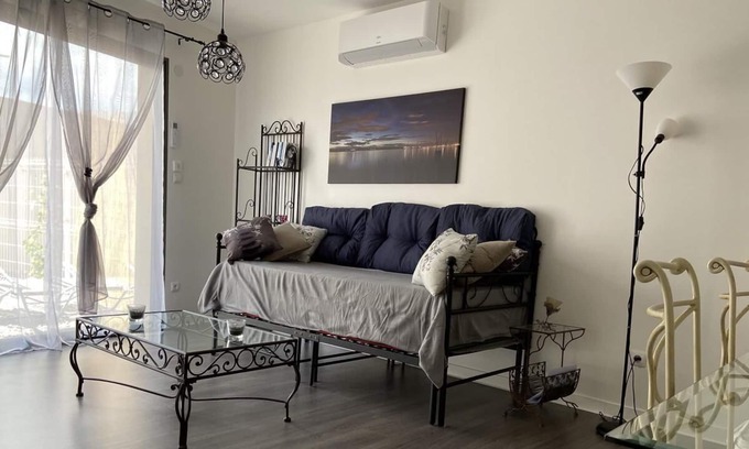 Villeneuve-les-Maguelone Apartment | Apartment 'Très Beau T2' with Private Terrace, Private Garden and Wi-Fi
