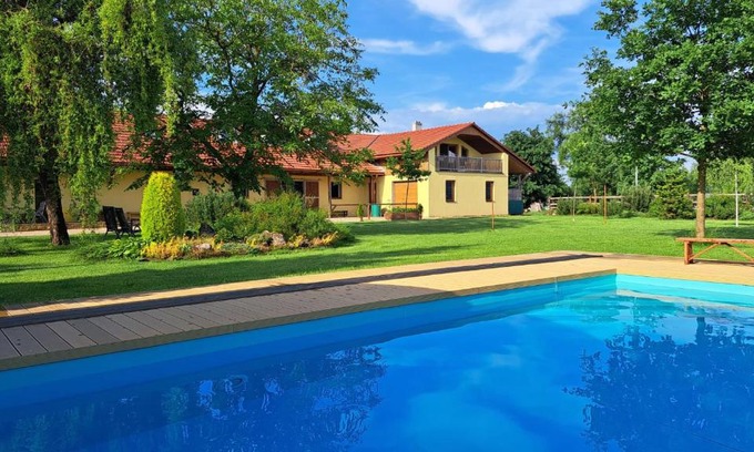 Mnichovo Hradiste Apartment | Apartman FARMA HRADEC
