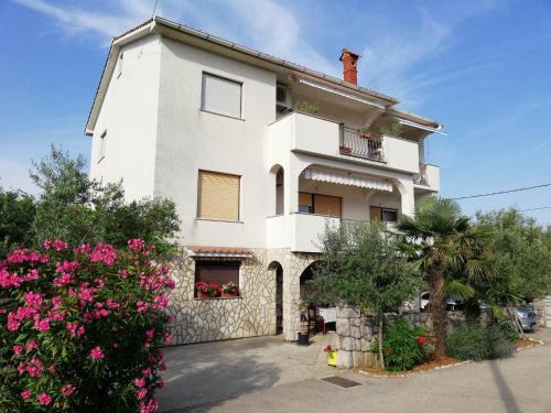 Gabonjin Apartment | Apartman Tri palme