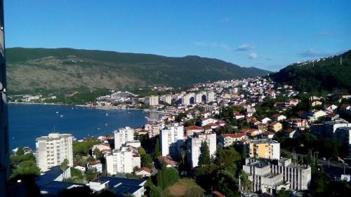 Topla Apartment | Apartmani Lovor