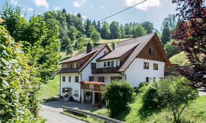 Bad Peterstal-Griesbach Apartment | Apartment 'Vergissmeinnicht' with Mountain View, Shared Terrace and Wi-Fi