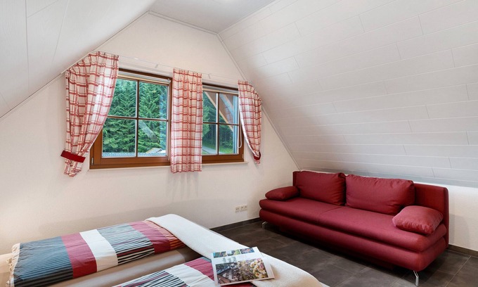 Bad Peterstal-Griesbach Apartment | Apartment 'Ferienwohnung 7' with Mountain View, Shared Terrace and Wi-Fi