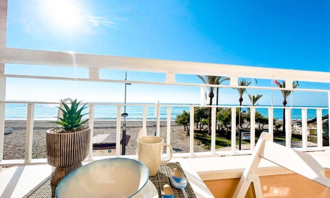San Luis de Sabinillas Apartment | Apartment on the 1st line of the Sabinillas beach with sea views